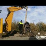 9 сентября 2022 г. Jcb3cx. Установка столба вид с улицы . Долго ставил