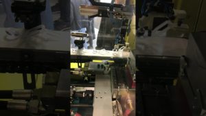 Автоматизированный процесс литья под давлением термопластавтомат и роботизация