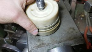 Автомобильный масляный фильтр на токарный станок 16к20