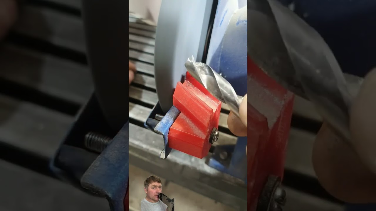Бесполезное приспособление для заточки сверла￼