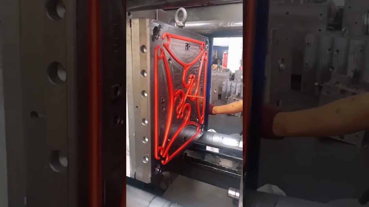Coat hanger mold injection process- Good tools and machinery make work easy