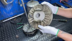 Диагностика и ремонт цилиндра отжима борта шиномонтажного станка