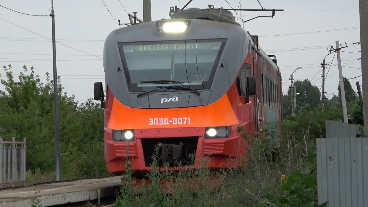 Электропоезд ЭП3Д-0071 на платформе Зуборезный