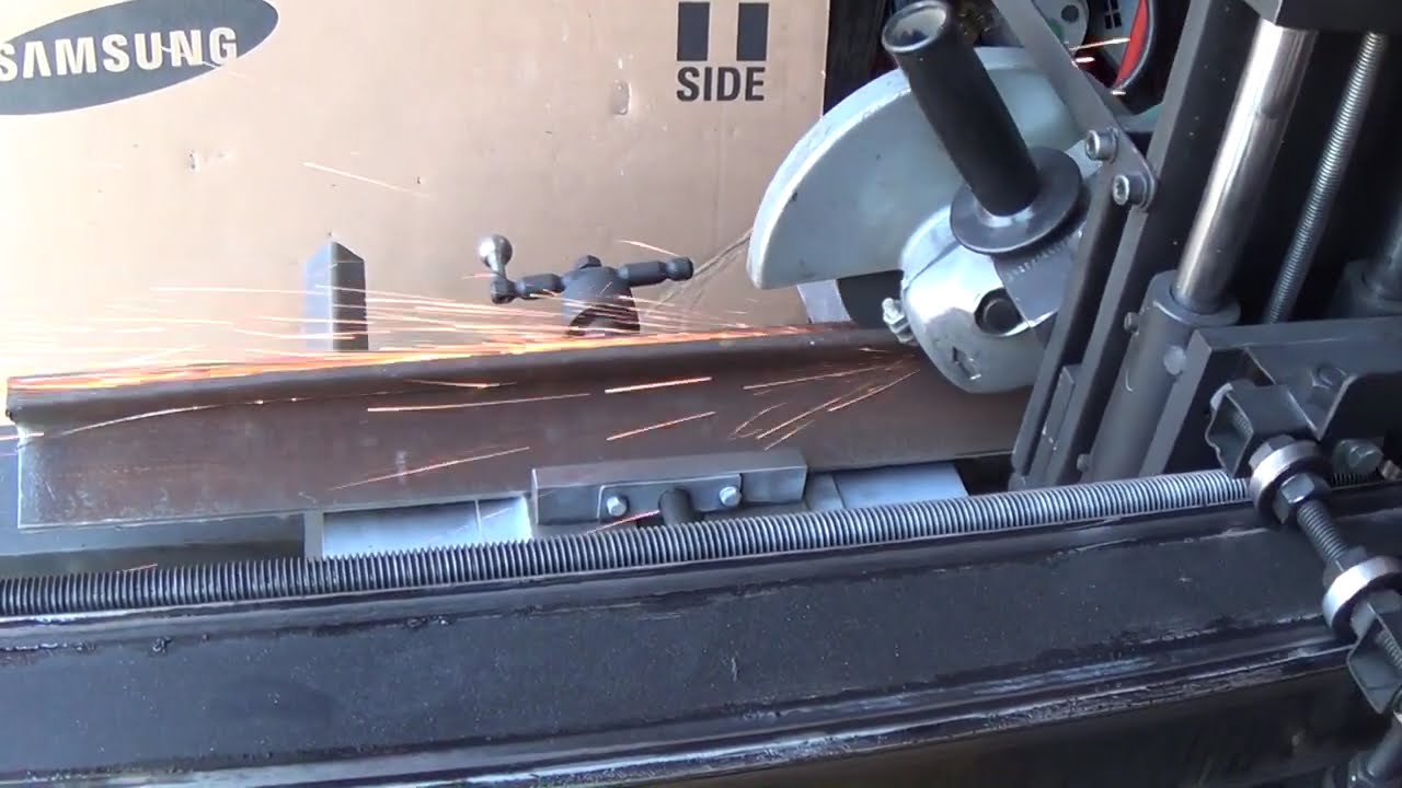 Фрезерный станок. (Часть 2.) Вертикальные направляющие. Milling machine. Vertical guides.