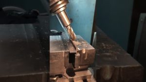 Фрезеровка металла на вертикально фрезерном станке  milling of metal