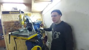 Фрезеровка на 676 станке, скоростной головкой лыски под гаечный ключ.