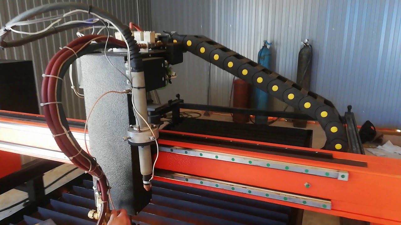 Газовая резка на промышленном станке с ЧПУ HyperCUT 1530, резак Messer (Германия)