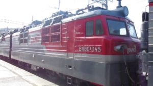 Грузовой поезд с электровозом-толкачом ВЛ80с-495/345 проследует о.п. Зуборезный г. Саратов