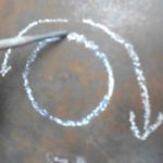 Как прожечь ровное отверстие электродом в металле