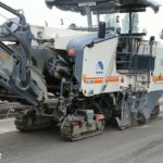 Как работает дорожная фреза. Wirtgen W200. Ремонт дороги в Ельце