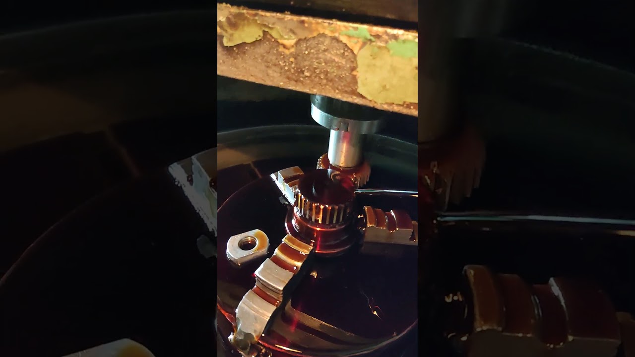 Как работает зубодолбёжный полуавтомат #shortvideo #shortsvideo #engineer #sorts #tech #machine #cnc