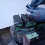 Как сделать простым приспособлением квадратные отверстия в металле