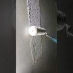Как шпаклевать при помощи валика.