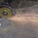 Как вырезать круглое отверстие болгаркой в металле!? Быстро, просто и точно. DIY