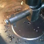 Как вырезать круглое отверстие в металле буром в сверлильном станке