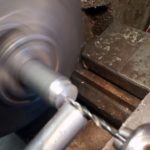 Как зацентровать деталь сверлом