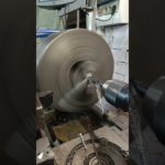Когда нет сверлильного) Универсальный токарный ЛТ-10 #turning #metal #токарный #сверлим #shorts