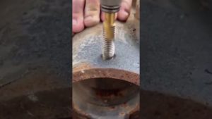 Легкий способ нарезать резьбу под болт в металле #tools
