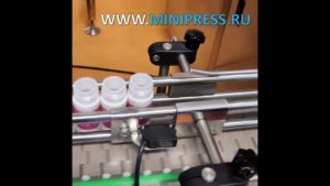 Линия заполнения пластиковых бутылок на производстве