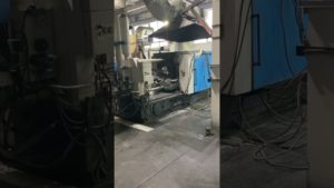 Литейная машина льёт сложные алюминиевые корпуса под давлением