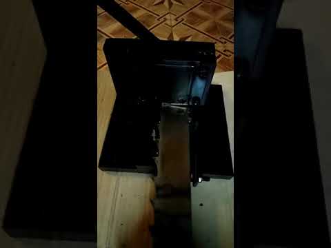 Ножницы гильотинные для резки ленточной пилы.