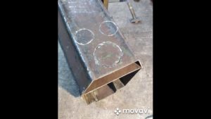 Отрезаем болгаркой круглое отверстие в металле
