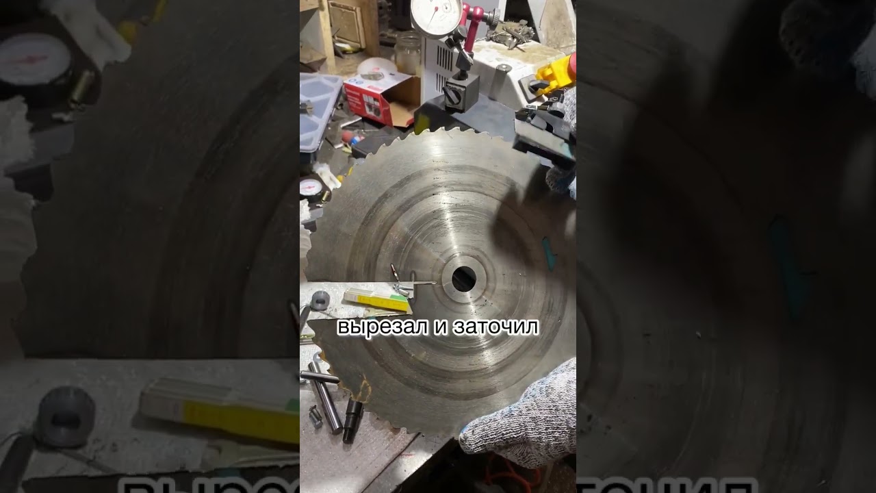 Отрезной резец точим правильно.
