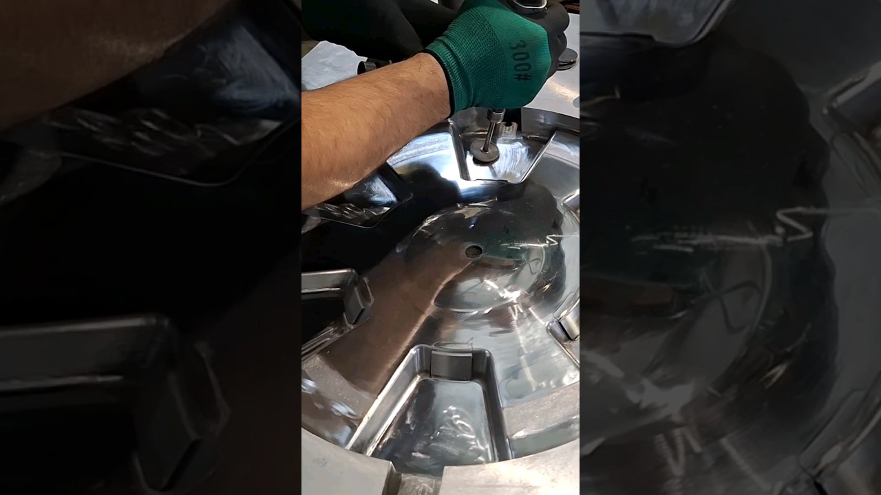 Professional work. Polishing of the mold surface.Профессиональная работа.Полировка поверхности формы