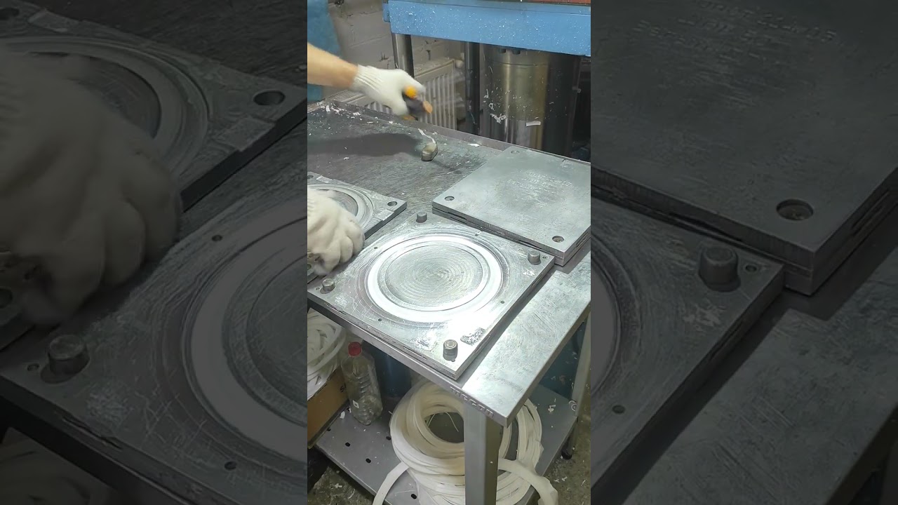Работа на прессе #производство #machine #silicone #пищевойсиликон #силикон #прессование #прессы