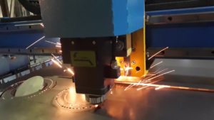 Работа станка лазерной резки
