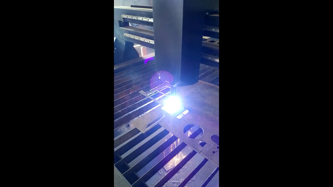Работа станка плазменной резки ZRPcnc1530