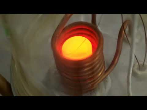 Работа вакуумной индукционной печи / Vacuum induction heater in operation