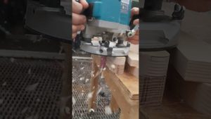 Работать фрезером по шаблону не так просто, как может показаться с дивана.