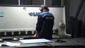 Рубка металла на гильотинных ножницах CS 06 31