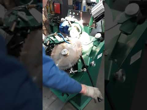 Ручной станок для заточки дисковых пил.
