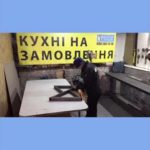 Сборка и зачистка металлических опор для стола.