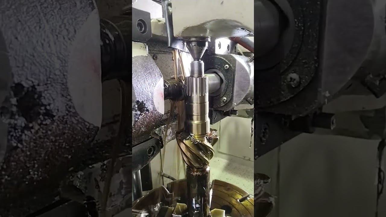 Spline gear cutting by hobbing machine #gear #malaysia #engineering #machanical