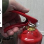 Средства пожаротушения в частном сварочном цехе: огнетушитель и дырявые бутылки