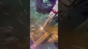 Сварочный аппарат с волоконным лазером мощностью 1500 Вт для алюминия толщиной 3,1 мм.