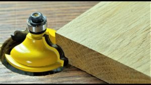 Техника безопасности при фрезеровании древесины Удар фрезой