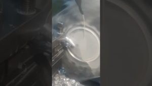 Токарка: Вырезаем отверстие в квадрате из алюминия на токарном станке #shorts