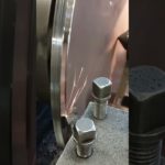 Токарная обработка фланцевой заглушки на универсальном токарном станке. Обдирка заготовки.