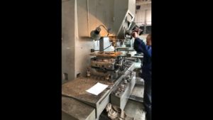 Токарная расточка отверстий в деталях на расточном станке boring metal machine