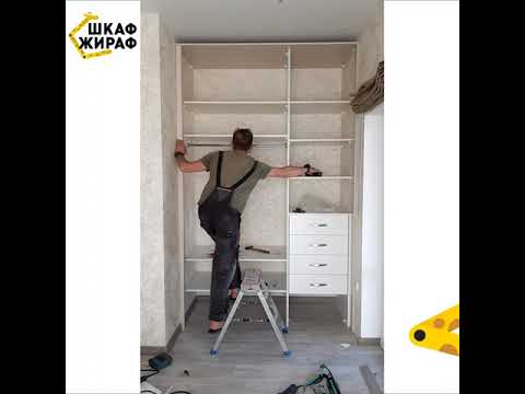 Установка шкафа-купе с дверьми из зеркала с алмазной гравировкой и жемчужного мателака