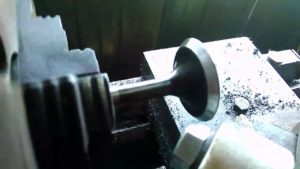 Восстановление фасок на клапанах методом шлифовки на токарном
