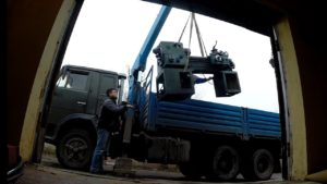 Выгрузка токарного станка -  unloading lathe