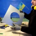 Вырезаем отверстие и круг в листовой стали.