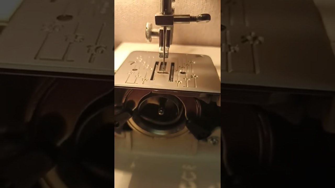 Вышивка на Janome. Опустить зубчатую рейку. Подробнее на канале.