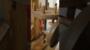 Выставка изобретений Леонардо да Винчи. Зубчатое колесо