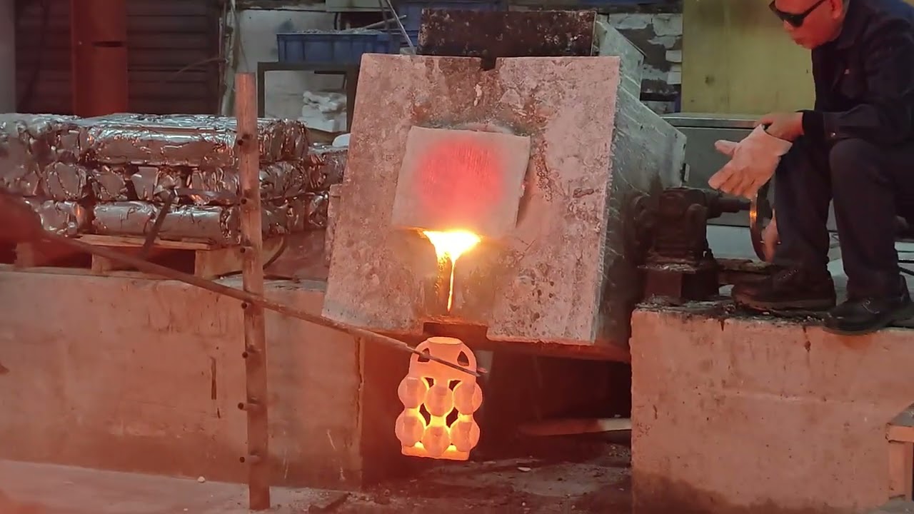 Workers are pouring molten metal into the heated wax mold.#factoryworks #metalcasting #casting